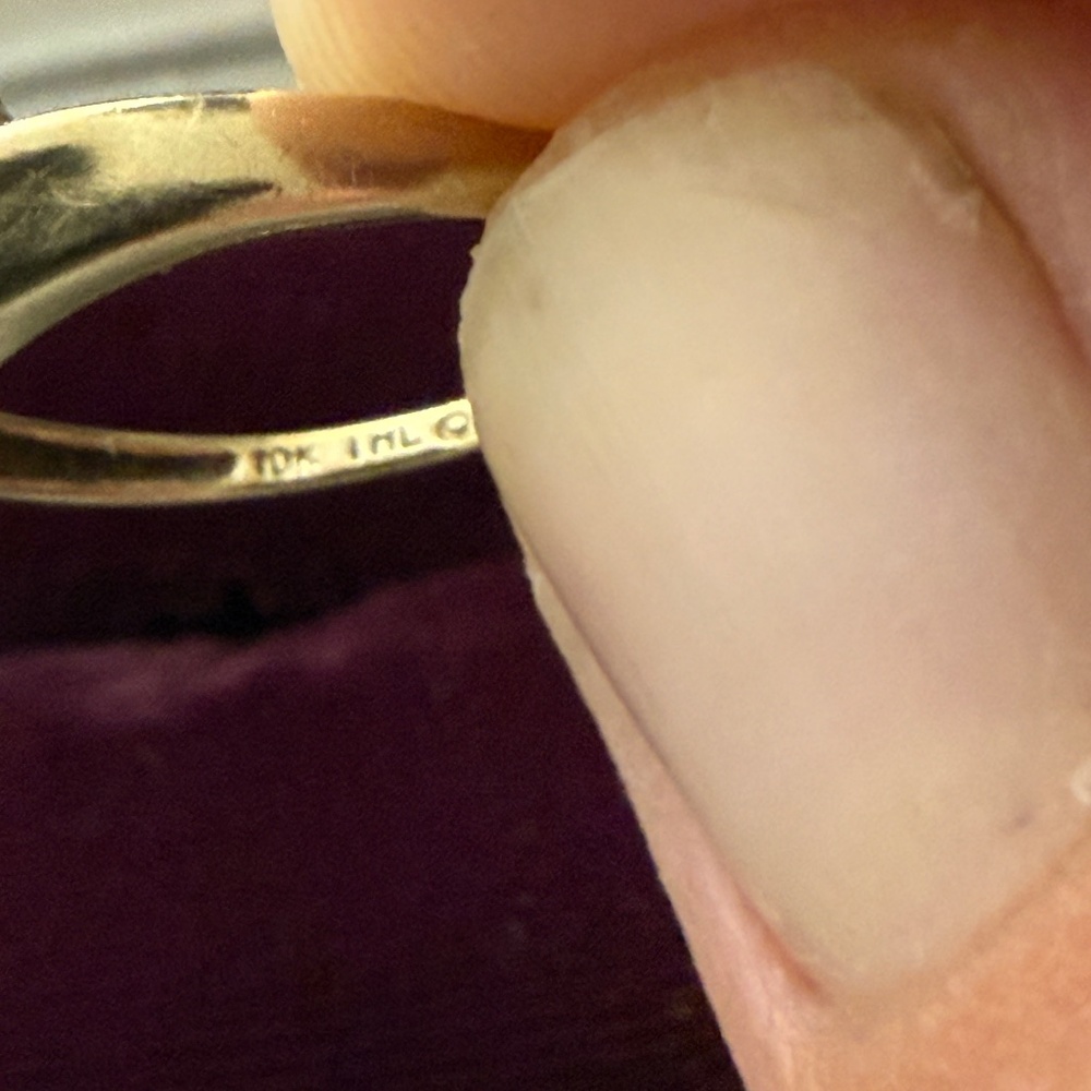 10k cluster solid gold ring - Picture 3 of 4
